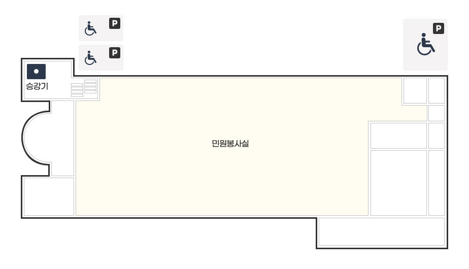 민원동 지상1층 청사안내도로 서쪽에 승강기가 위치해있으며 건물내부가운데 모두 민원봉사실이 자리하고 있으며 승강기 옆 계단앞에 장애인 주차장2개가 위치해있으며 동쪽편에도 장애인주차장이 위치해있다.