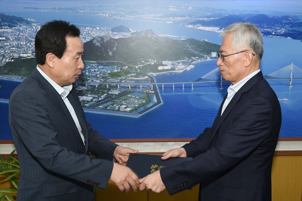 2016,7,29일자5급및6급전보임용장교부01(2016,7,29,시장실).jpg