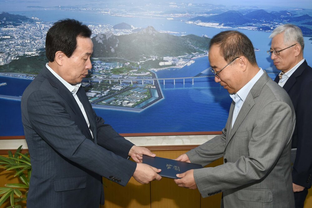 2016,7,29일자5급및6급전보임용장교부02(2016,7,29,시장실).jpg