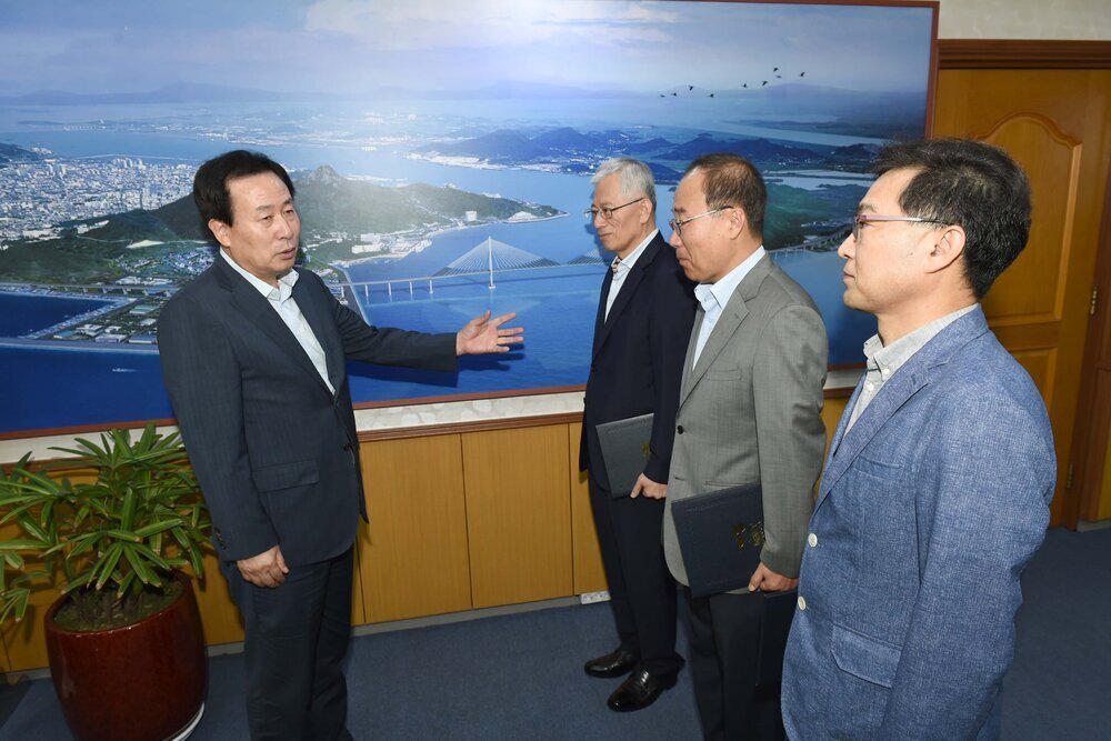 2016,7,29일자5급및6급전보임용장교부04(2016,7,29,시장실).jpg