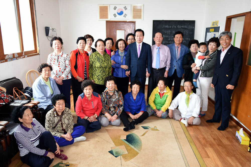 찿아가는소통의날경로당방문01(2017,5,16,용당2동경로당).jpg