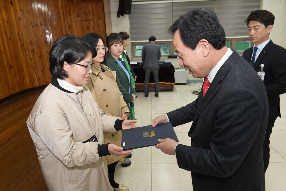 박홍률 목포시장 위촉장 수여.